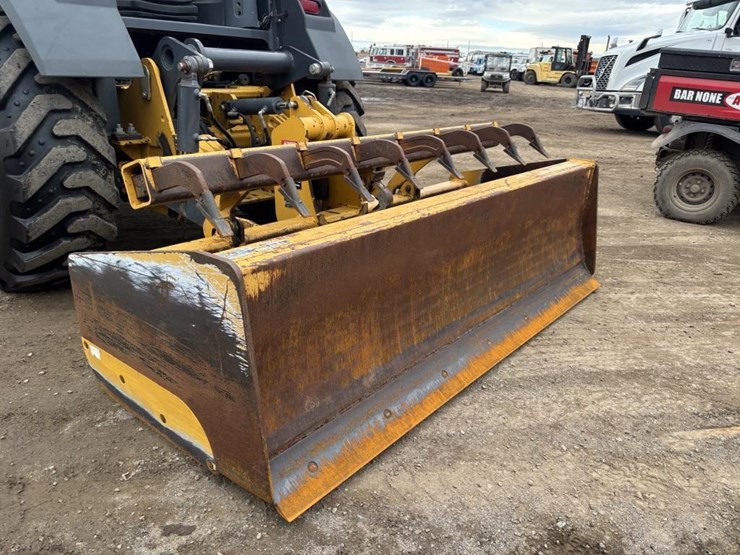 2018-deere-210lep-image-15