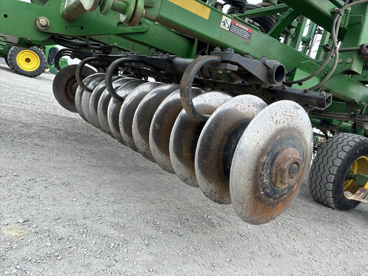 john-deere-2310-image-25