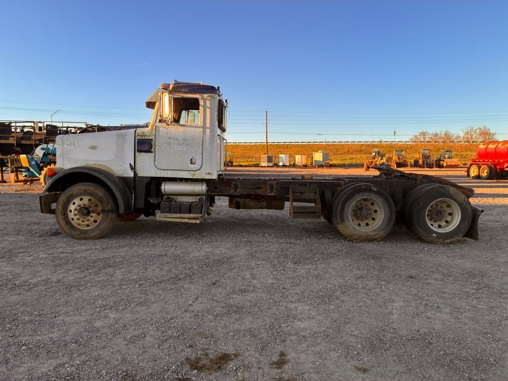 2001-peterbilt-378-image-6