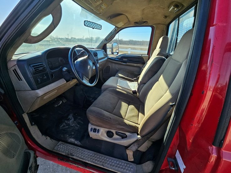 2005-ford-f550-image-18