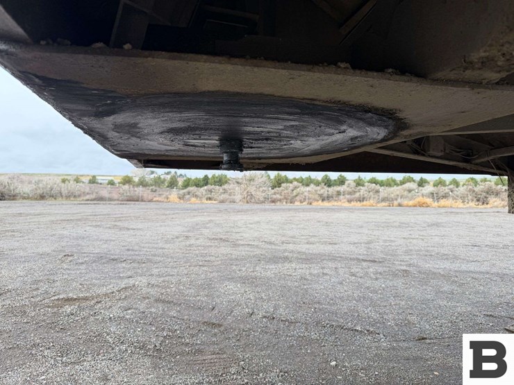 2000-neville-trailer-image-10