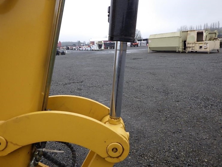 caterpillar-305.5-image-22