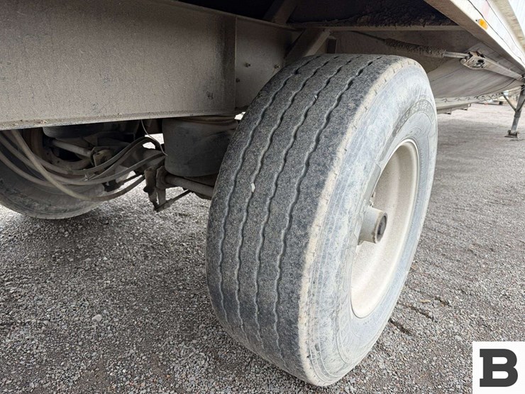 2000-neville-trailer-image-36