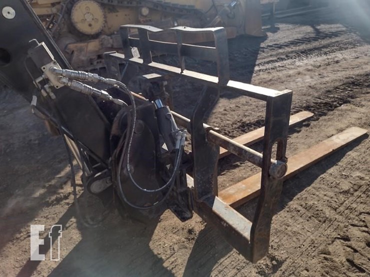 2013-caterpillar-tl943c-image-19