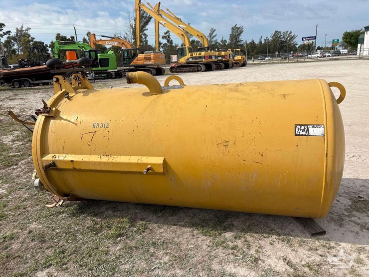liquid-holding-tank-with-door-image-2