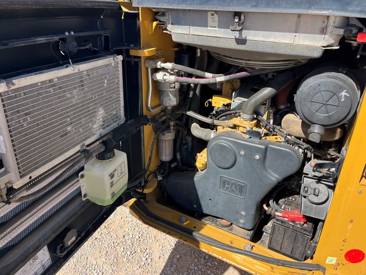 2018-caterpillar-299d-image-12