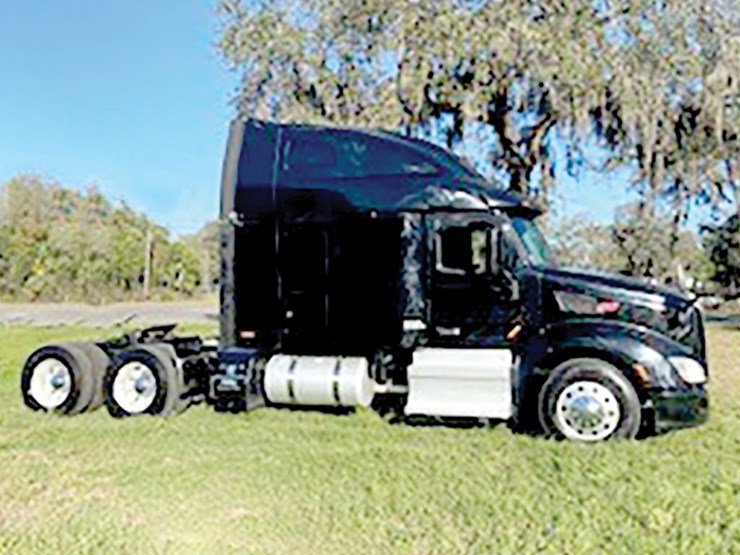 2019-peterbilt-579-image-1