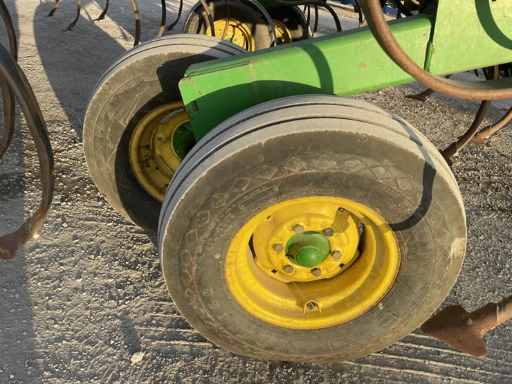 john-deere-2210-image-10