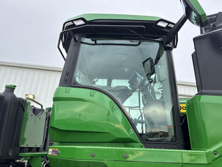 2025-john-deere-9r-590-image-17