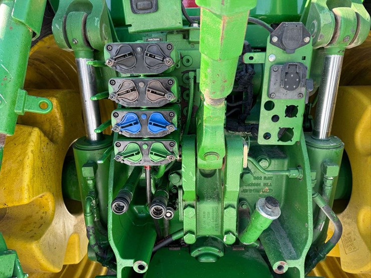 2012-john-deere-8310r-image-63