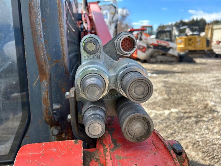 2021-kubota-svl97-2-image-11