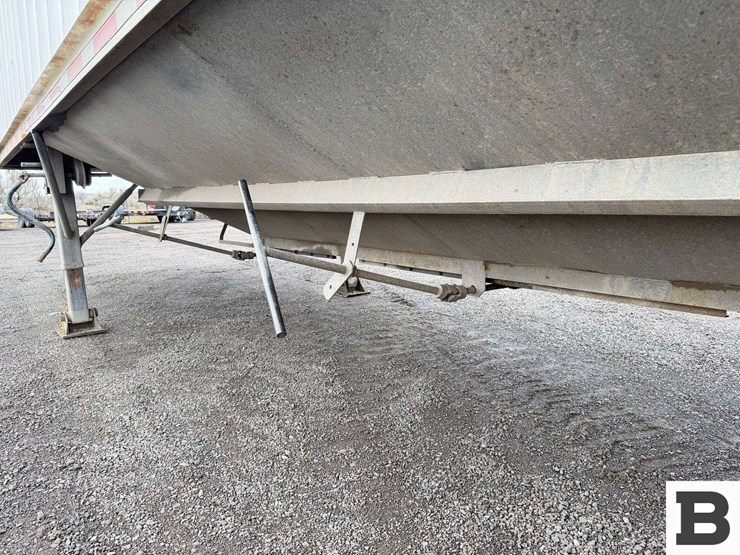 2000-neville-trailer-image-17