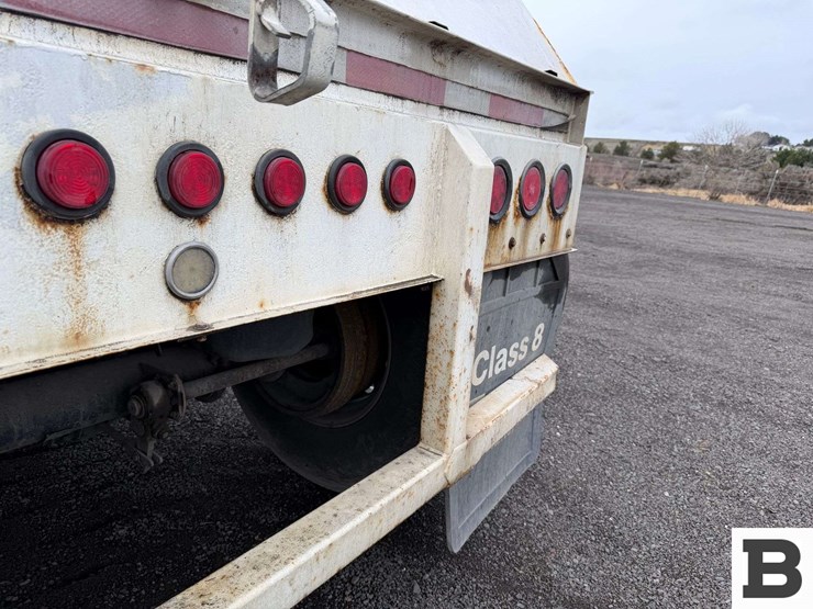 2000-neville-trailer-image-29