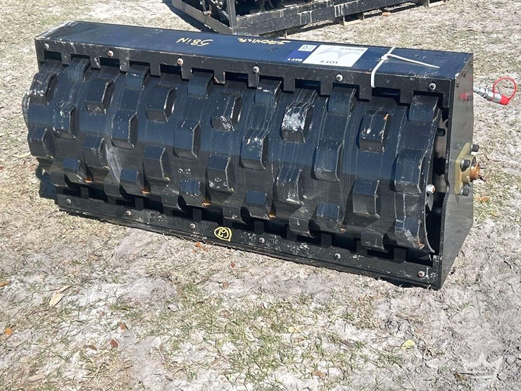58in-padfoot-vibratory-roller-skid-steer-attachment-image-1