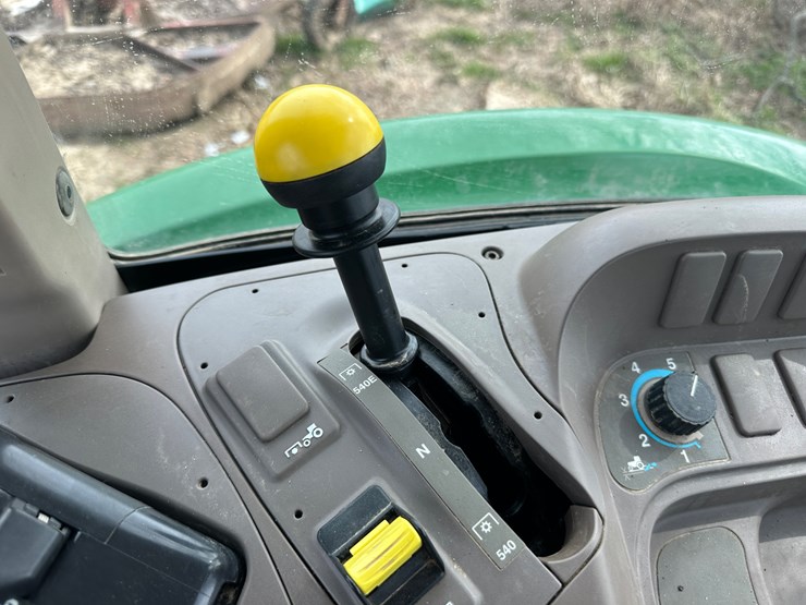 2011-john-deere-5090m-image-75