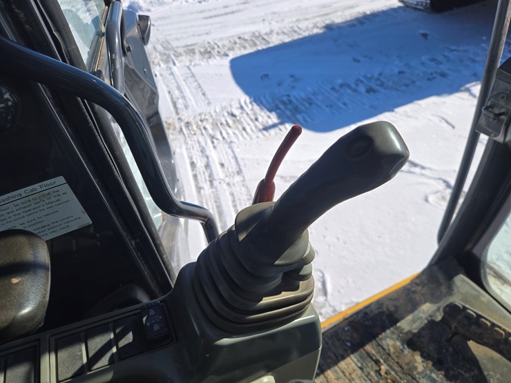 2016-deere-245g-lc-image-60