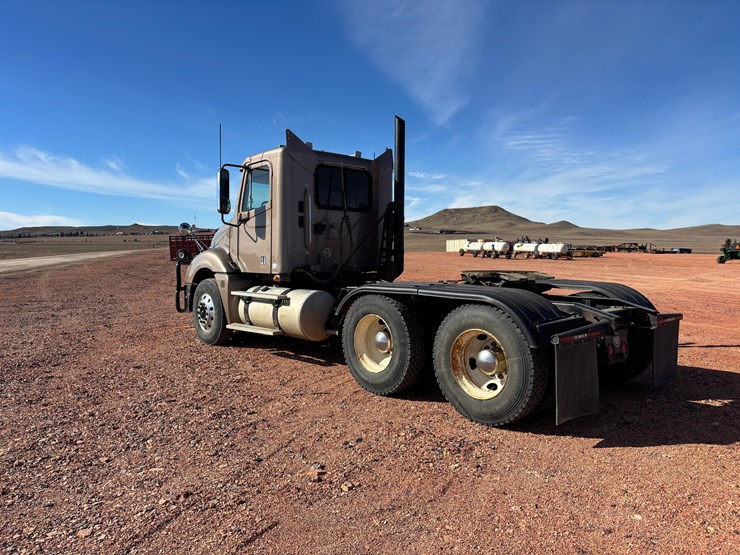 2009-freightliner-columbia-120-image-8
