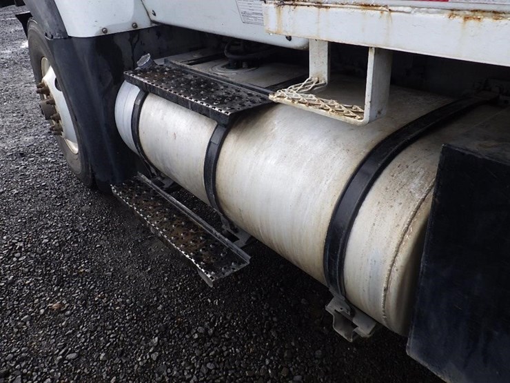 2007-international-7600-image-13