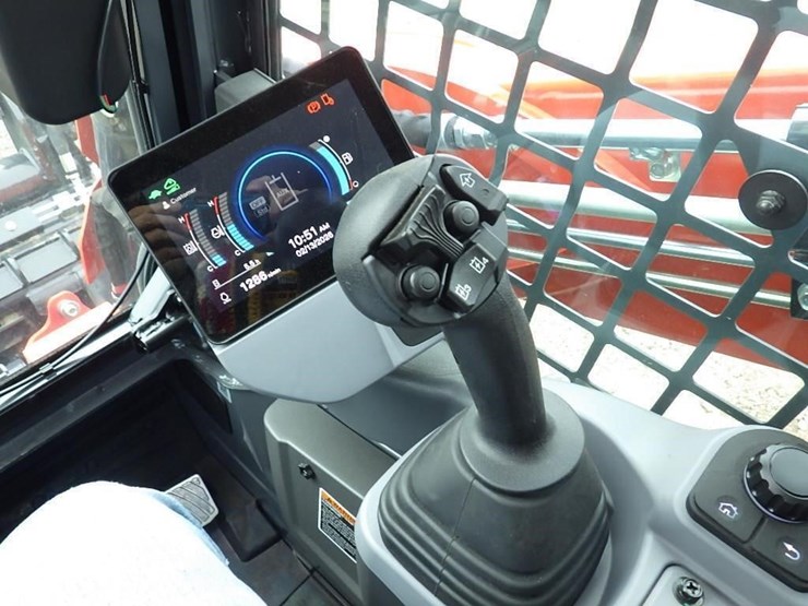 2024-kubota-svl75-3-image-30