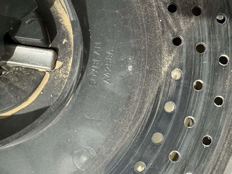 qty.-16--1790-seed-meters-and-mini-hoppers-w/-pro-shaft-drive-image-5