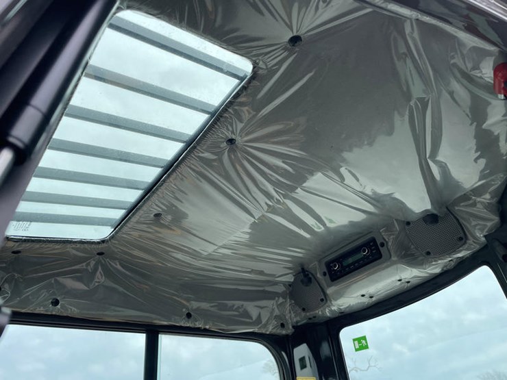 2024-case-cx30c-image-26