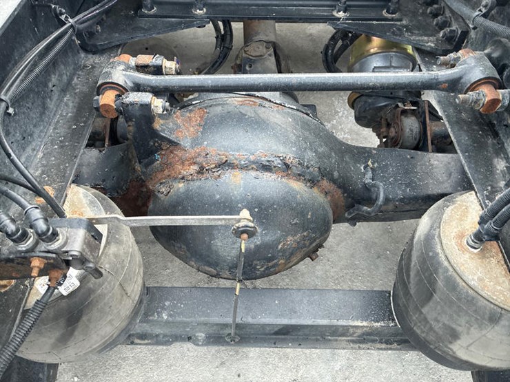 2016-kenworth-t680-image-30