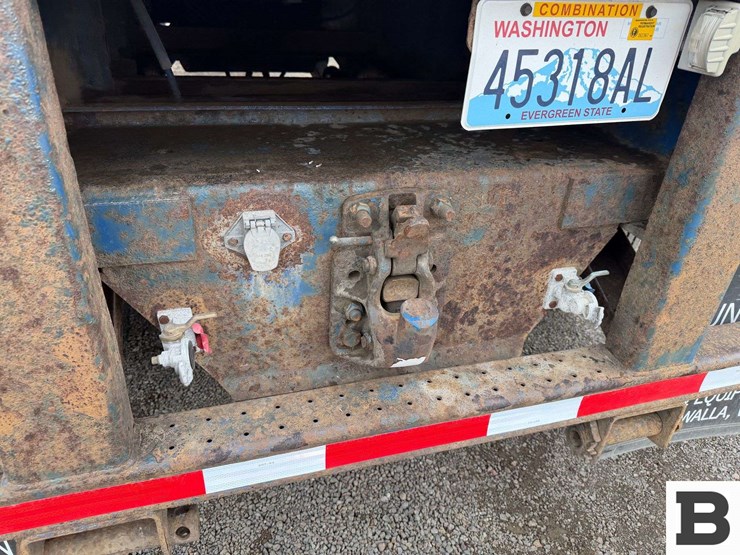 1993-utility-40'-image-23