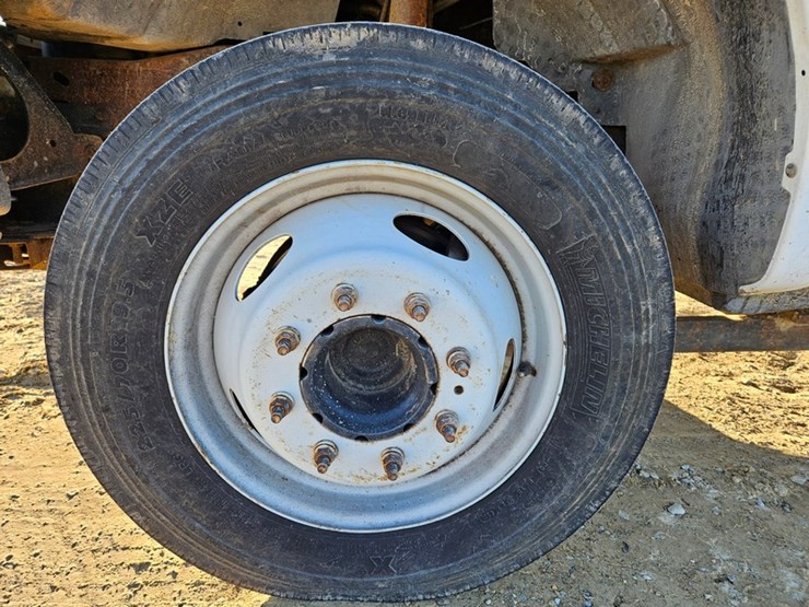 2003-ford-f550-image-9