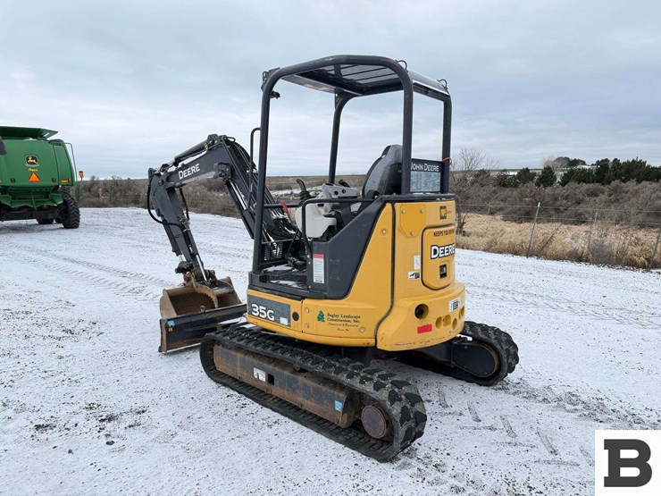 2017-deere-35g-image-3