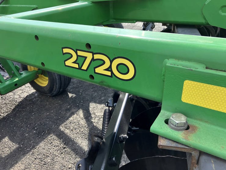2014-john-deere-2720-image-3