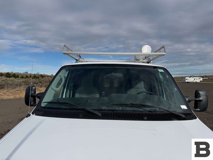 2010-ford-cargo-image-9