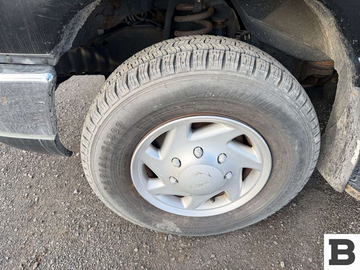 2014-ford-cargo-image-10