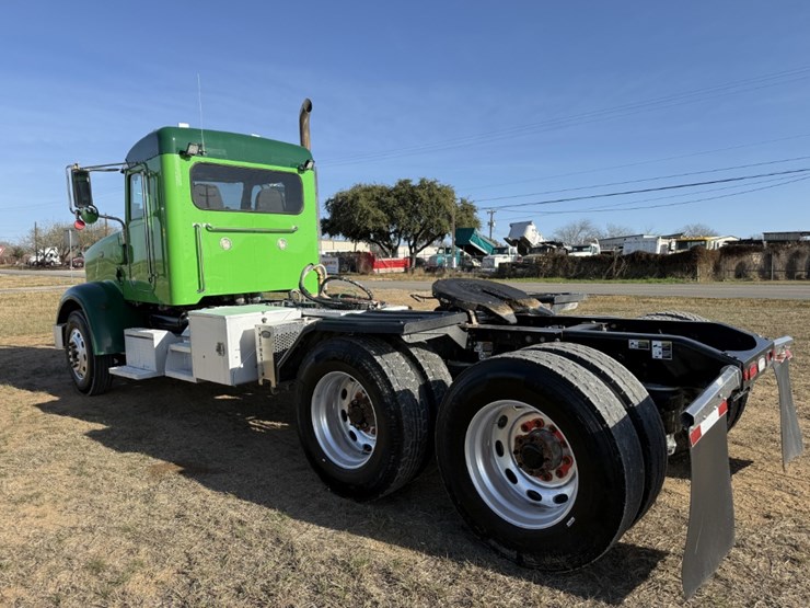 2021-peterbilt-367-image-7
