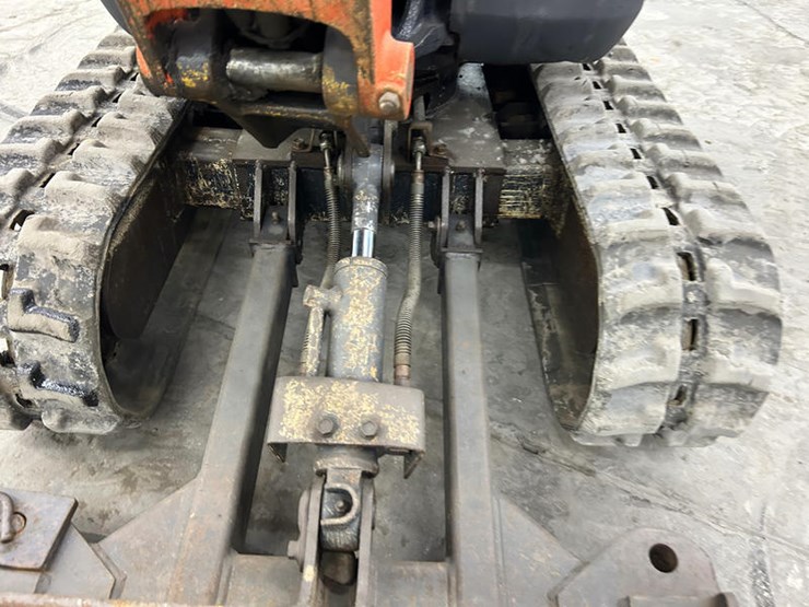 2016-kubota-k008-3-image-8