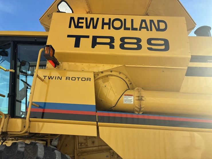 new-holland-tr89-image-23