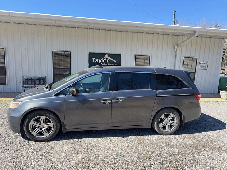 2012-honda-odyssey-image-2