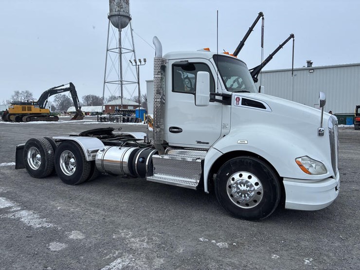 2016-kenworth-t680-image-9