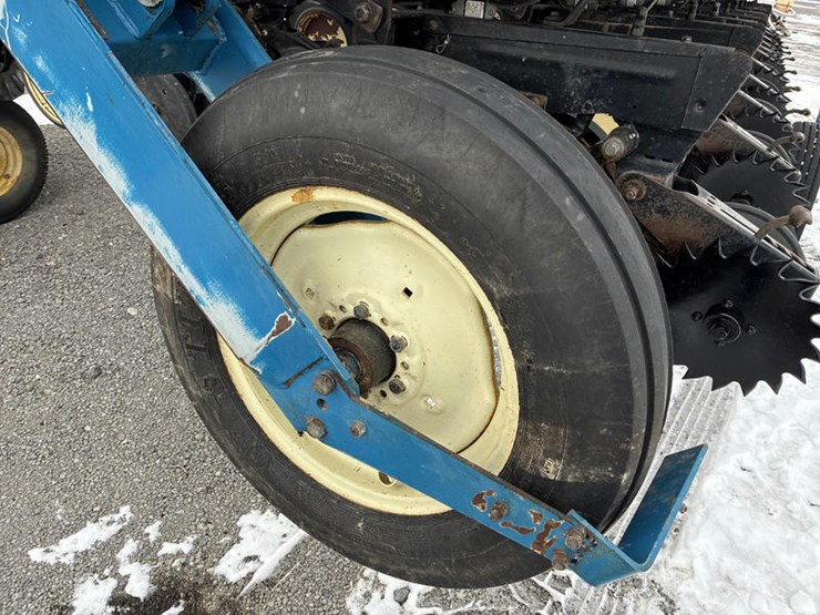 1997-kinze-2600-image-49