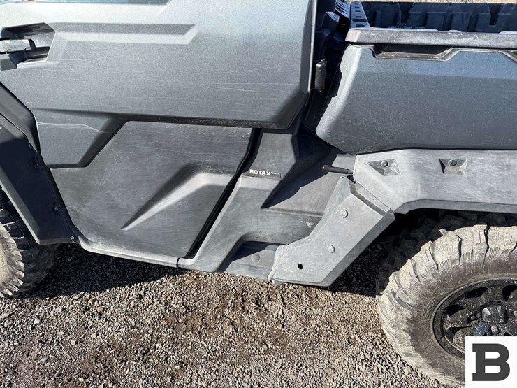 2023-can-am-defender-limited-hd10-atv-image-20