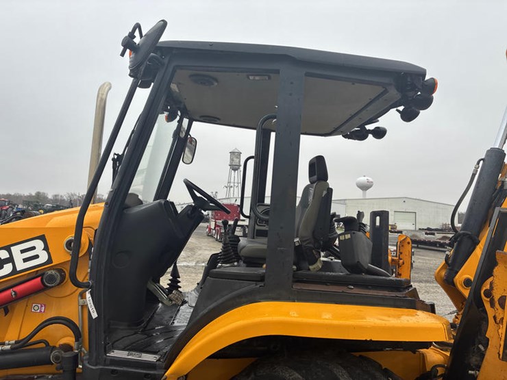 2019-jcb-3cx-image-46