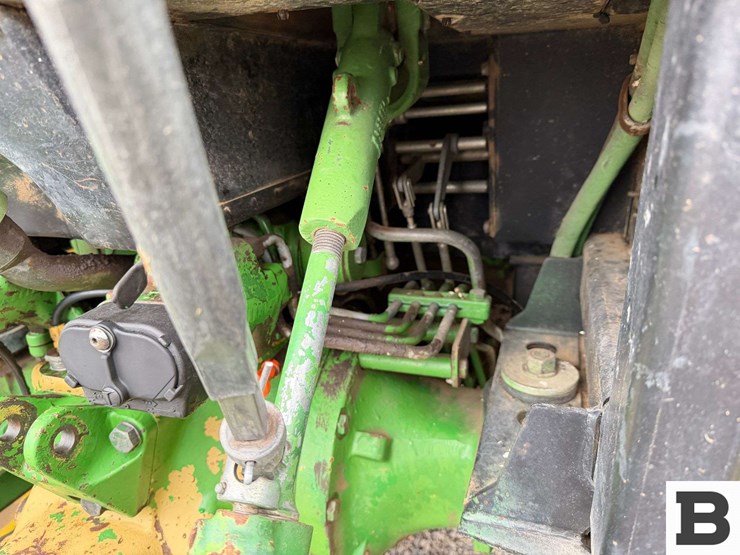 1983-john-deere-2350-image-30