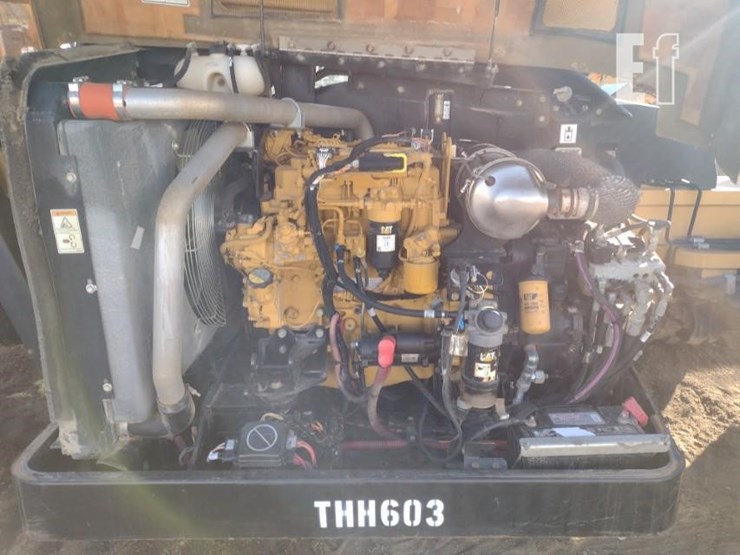 2013-caterpillar-tl943c-image-25