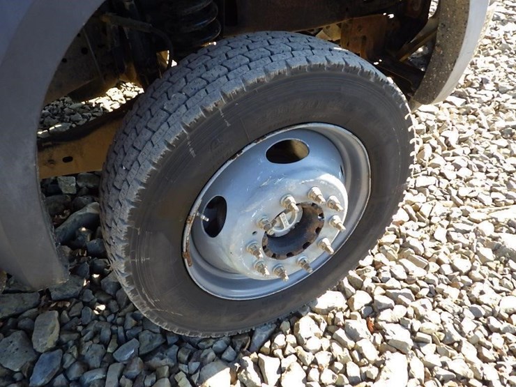 2006-ford-f550-image-40