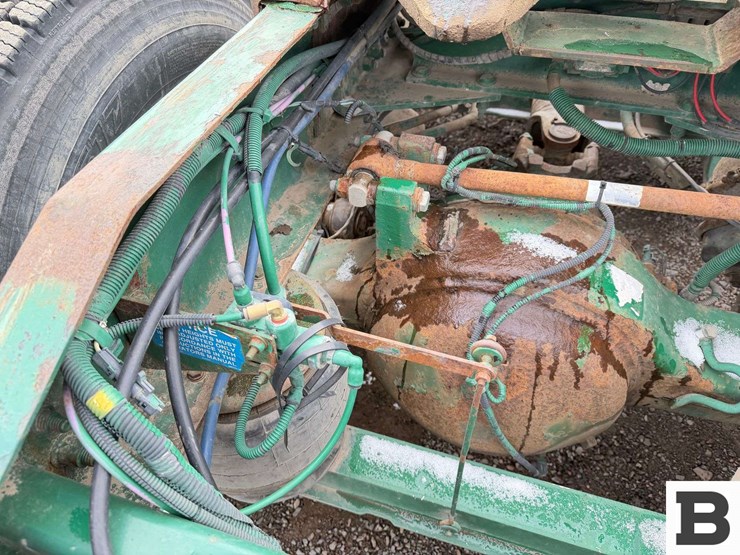 2009-peterbilt-384-image-27