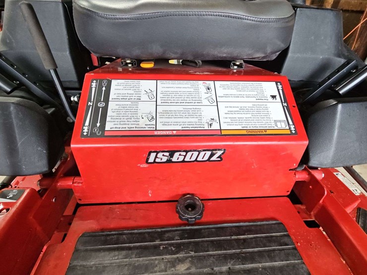 2022-ferris-is-600z-zero-turn-lawn-mower-image-11
