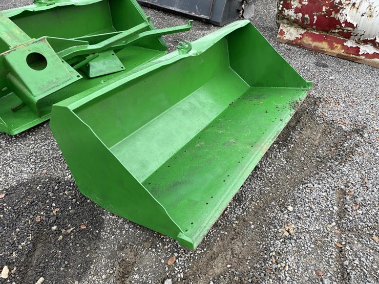 #114790-•-72"-jd-loader-bkt-straight-edge-image-1