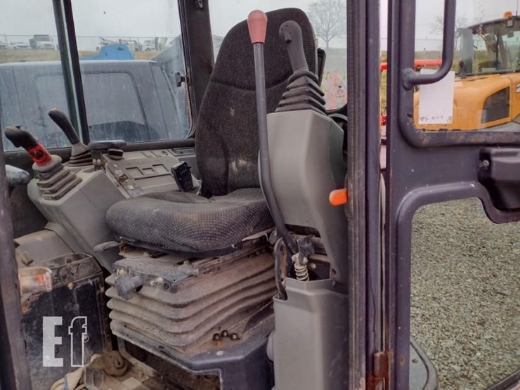 2011-bobcat-e35-image-13