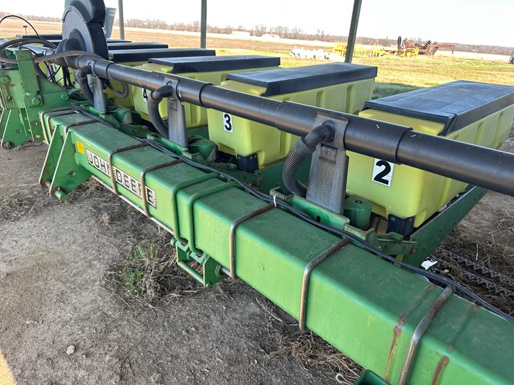 john-deere-8-image-38