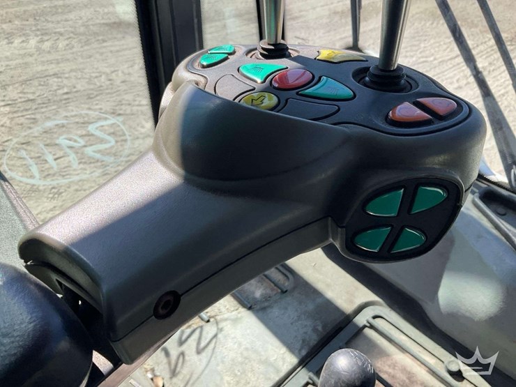 2018-johnston-c201-compact-street-sweeper-image-13