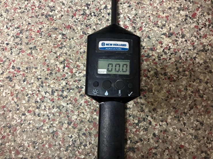 new-holland-moisture-tester-image-3